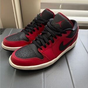 Nike Low Top Sneakers in Red and Black